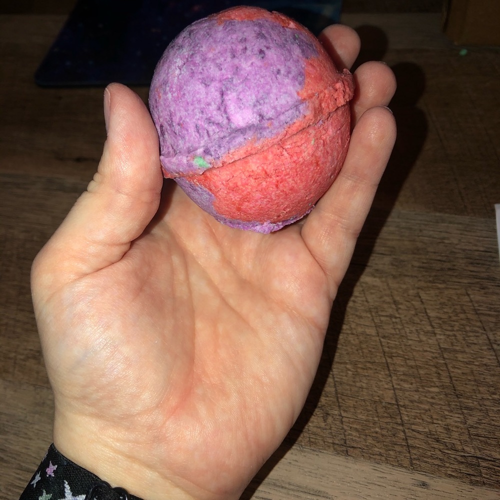 Handmade organic fully customizable bath bombs - Picture 3 of 4
